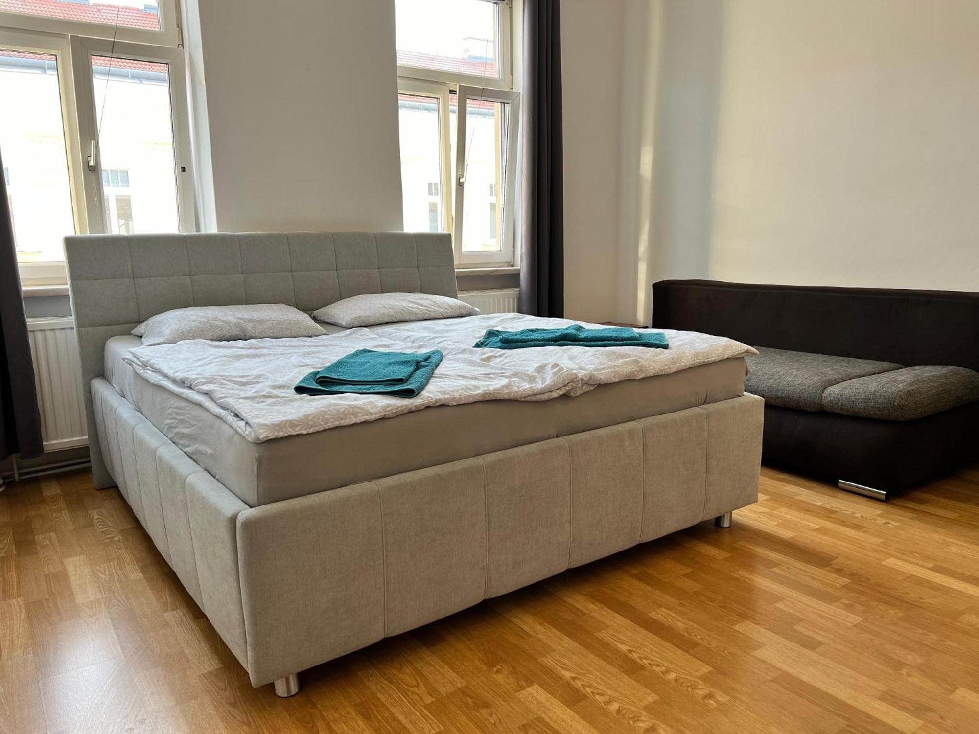 Apartment Lovely Shared 3br Apt Near Bahnhof Meidling Wien