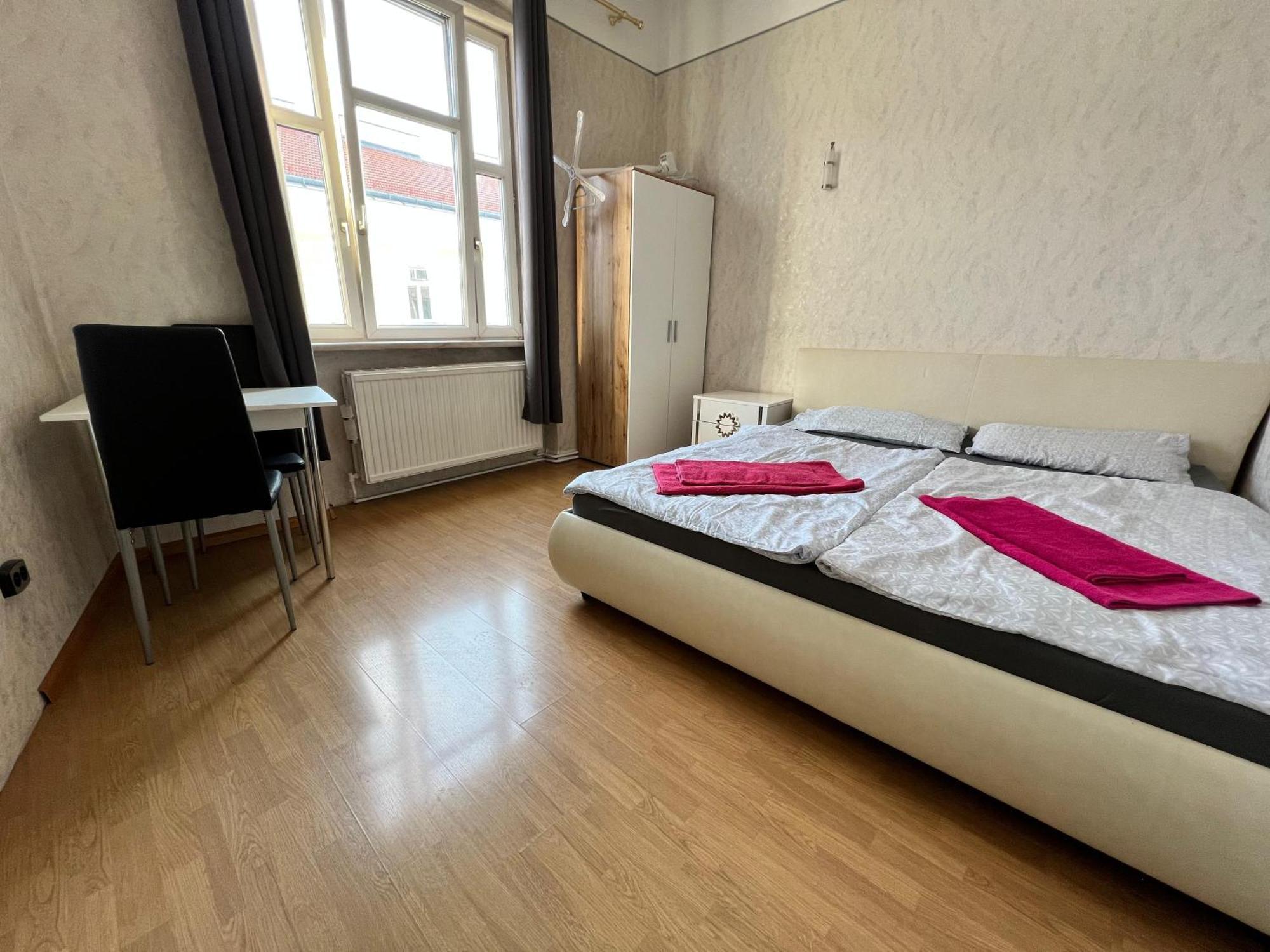 Apartment Lovely Shared 3br Apt Near Bahnhof Meidling Wien